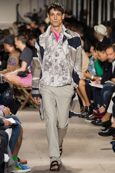 Look 18
